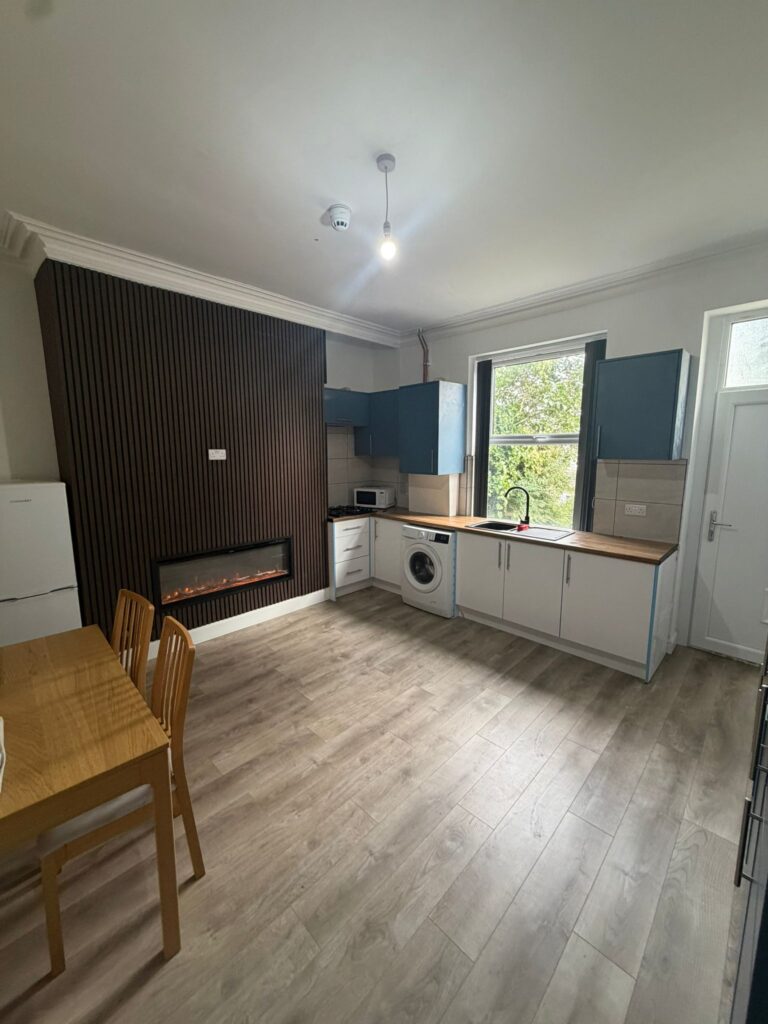 High Spec, Compliant, Furnished 4 bedroom