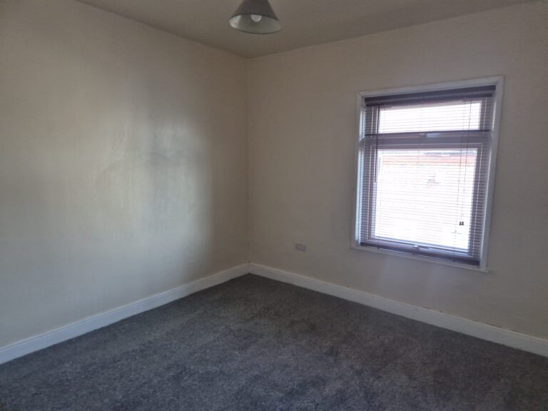 5beds-Stoke on Trent