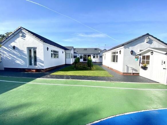 7bed Detached Bungalow-Cheadle